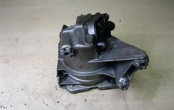 Ford Kuga I Fuel filter housing 9683199680 VD3571