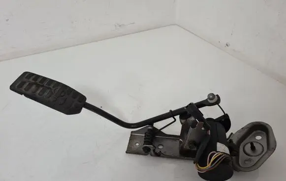 Nissan Almera Tino Accelerator throttle pedal