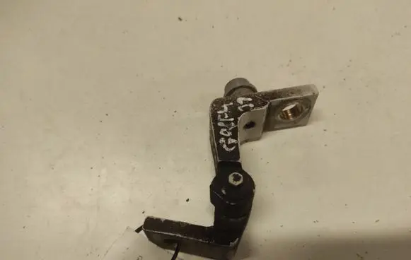 Volkswagen Golf IV Front door lower hinge 