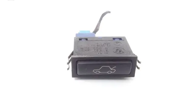 Tailgate opening switch