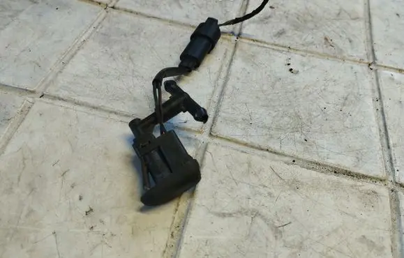 BMW 1 E81 E87 Windshield washer spray nozzle 61667110851