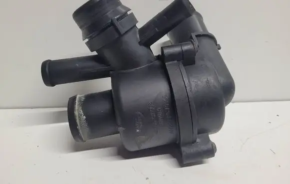 Land Rover Discovery 4 - LR4 Thermostat AH228K515AA