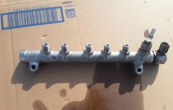 Volvo XC70 Fuel distributor 31303612