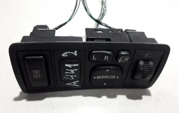 Toyota Avensis T250 Wing mirror switch 777667