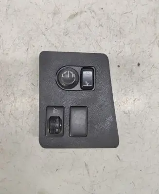 Nissan Qashqai+2 Wing mirror switch
