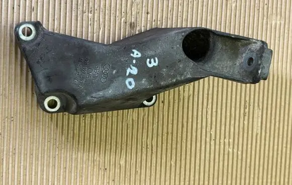 Audi A3 S3 8P Engine mounting bracket 8E0199307A