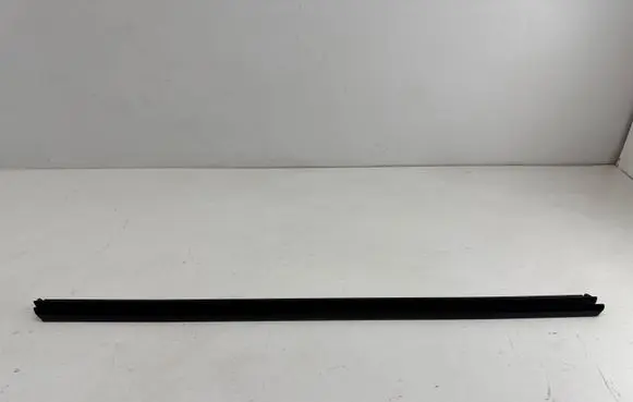 Volkswagen Golf VIII Rubber seal front door window/glass 5H4837479