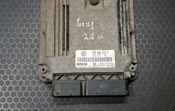 Volkswagen Touareg I Engine control unit/module 070906016F 1039S02925 0281011258