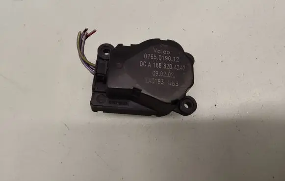 Mercedes-Benz Vaneo W414 Air flap motor/actuator 076501902
