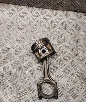 Toyota Corolla Verso AR10 Piston with connecting rod 
