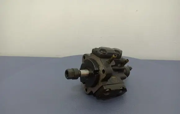 BMW 5 E39 Fuel injection high pressure pump 0986437004