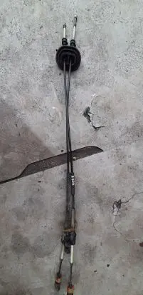 Peugeot 208 I Gear shift cable linkage 