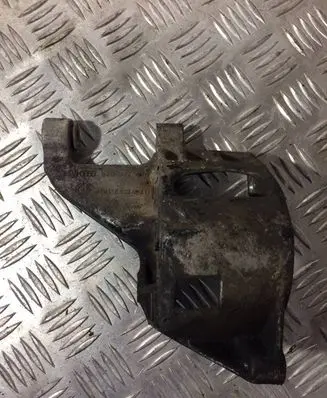 Volkswagen PASSAT B4 Power steering pump mounting bracket 028145523E