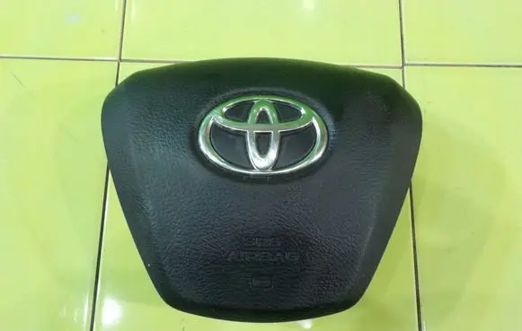 Toyota Avensis T270 Steering wheel airbag 