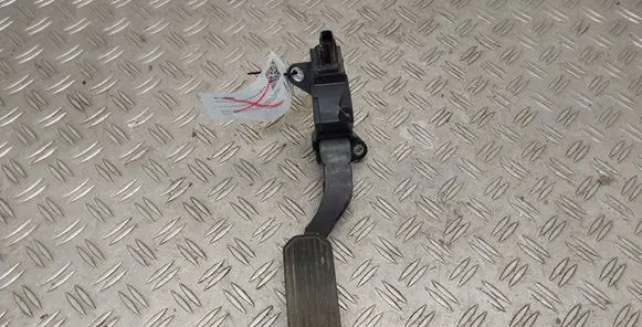 Toyota Sienna XL30 III Accelerator throttle pedal 781100E010 11495231163