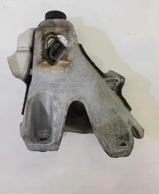 BMW X5 F15 Engine mounting bracket 6864614