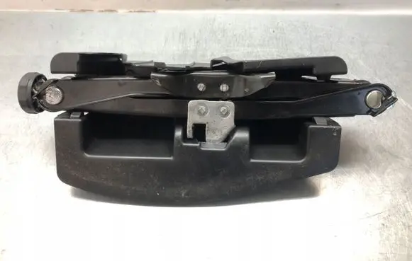 Audi A4 S4 B8 8K Lift Jack 8K0011031G