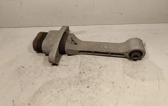 KIA Sorento Engine mount bracket 219572S000