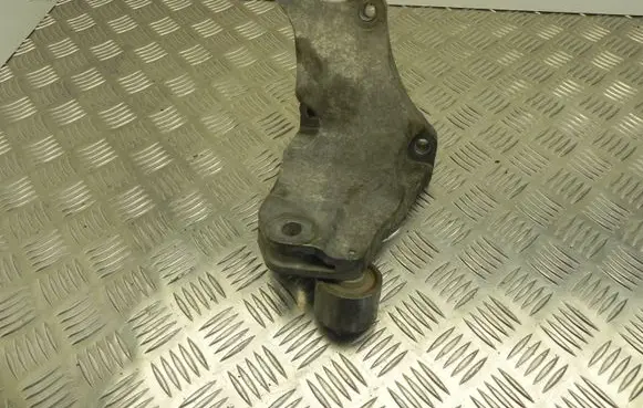 Ford Mustang VI Engine mounting bracket X05302A