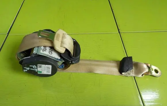 Volkswagen Touareg I Rear seatbelt 28U 7L0857806B