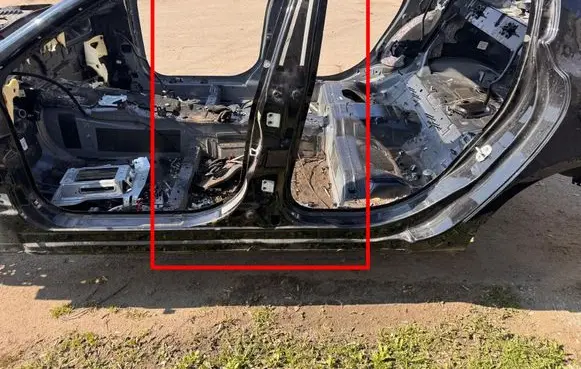 Maserati Ghibli (B) pillar trim (top)