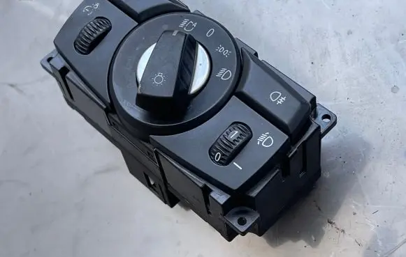 BMW 5 E60 E61 Light switch 6988555 33295101 0070010262077