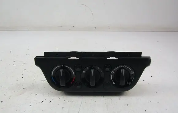 Suzuki Swift I Air conditioning/heating control unit 
