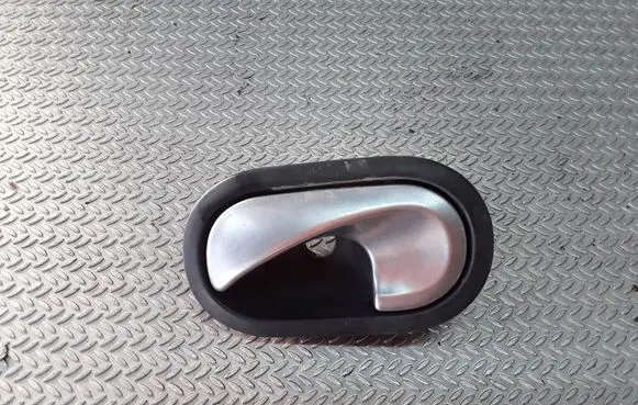 Renault Megane II Front door interior handle 8200028487 5005400006