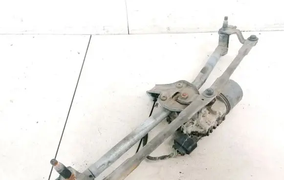 Skoda Fabia Mk1 (6Y) Front wiper linkage and motor