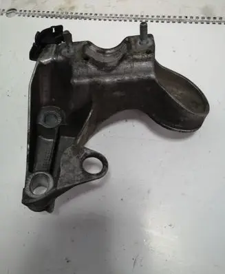 Audi A4 S4 B6 8E 8H Engine mounting bracket 8E0199352F