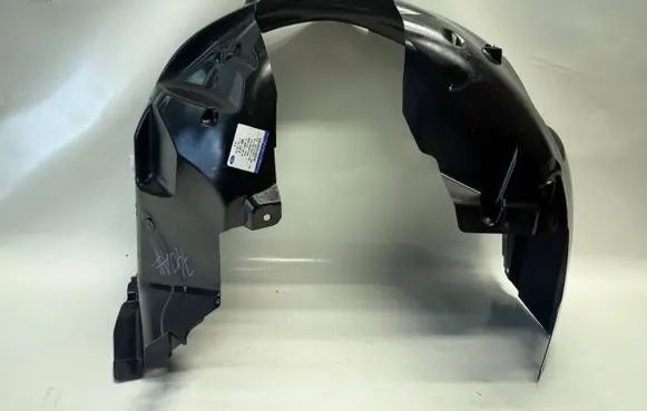 Front wheel arch liner splash guards