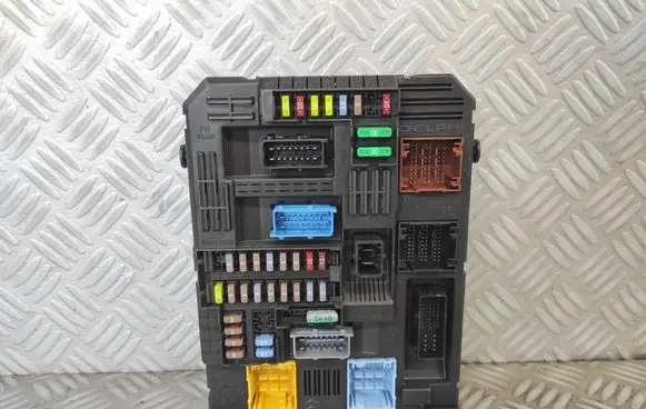 Toyota Proace Fuse module 9822745880 3101840376 28611652