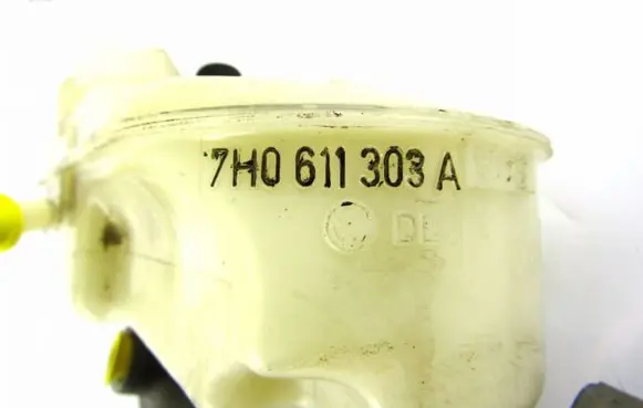 Volkswagen Transporter - Caravelle T5 Master brake cylinder 7H0611303A