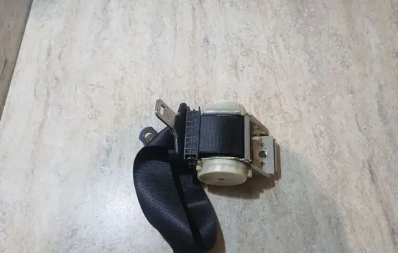 BMW X3 E83 Rear seatbelt 33035173