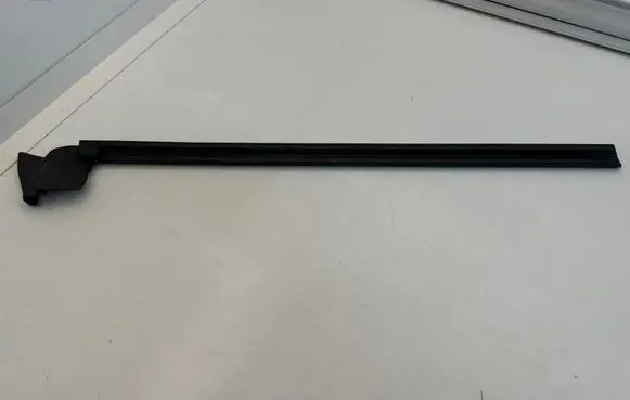 Tesla Model Y Rubber seal front door window/glass 150006200B