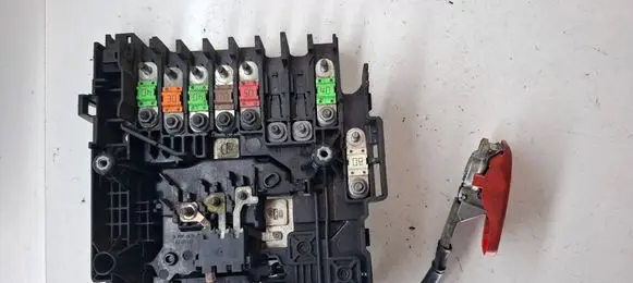 Peugeot 308 Fuse module 9675349880