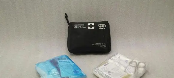 Audi A1 First aid kit 8W0860282B