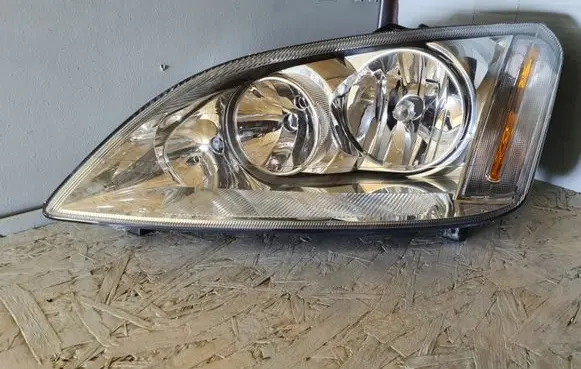 Ford Focus C-MAX Headlight/headlamp 3M5113101AA 1EE27060011