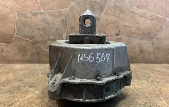 BMW 3 G20 G21 Engine mount bracket 7581619