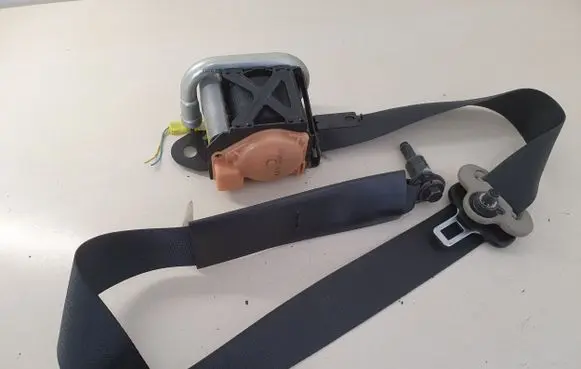 Nissan X-Trail T31 Front seatbelt C9340N