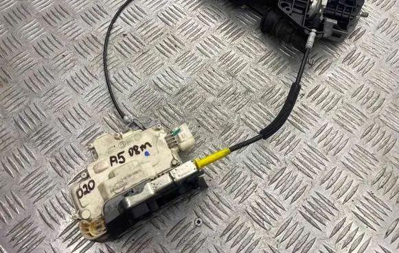 Audi A5 8T 8F Front door lock 8J2837016A