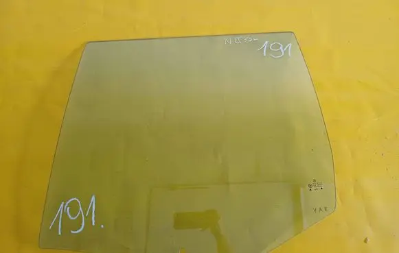 Volkswagen Golf IV Rear door window glass