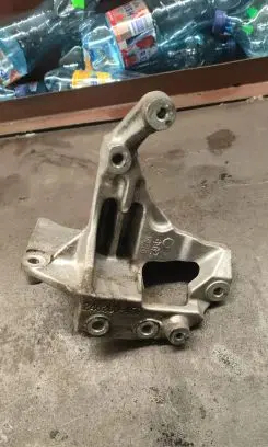 Toyota Land Cruiser (J120) Engine mounting bracket 246260459 246260