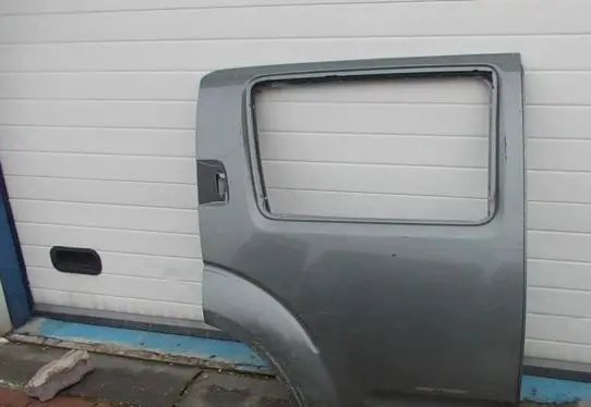 Nissan Pathfinder R51 Front door