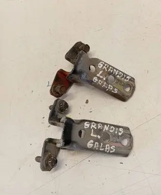 Mitsubishi Grandis Rear door hinge set 