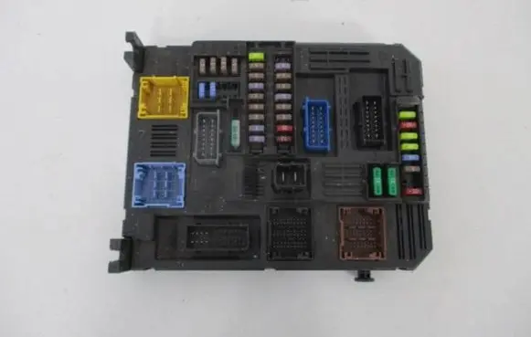 Peugeot 3008 II Comfort/convenience module 9830813080