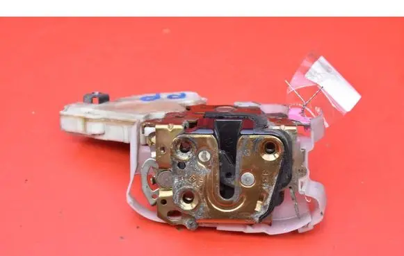 Subaru Impreza II Front door lock 61100FE000