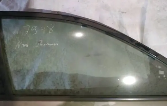 Nissan Murano Z50 Front door window glass four-door