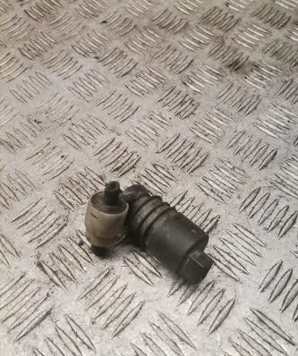 Volkswagen Polo Windscreen/windshield washer pump