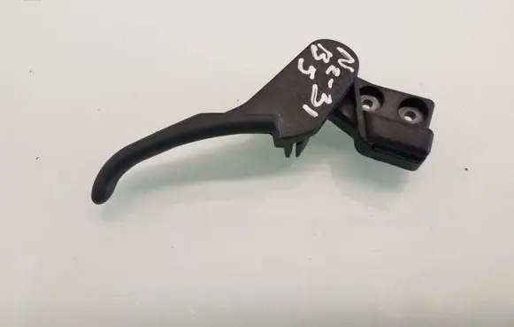 Engine bonnet (hood) release handle
